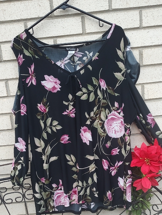Top fashion of NY Tops - Black Top/Pink Roses